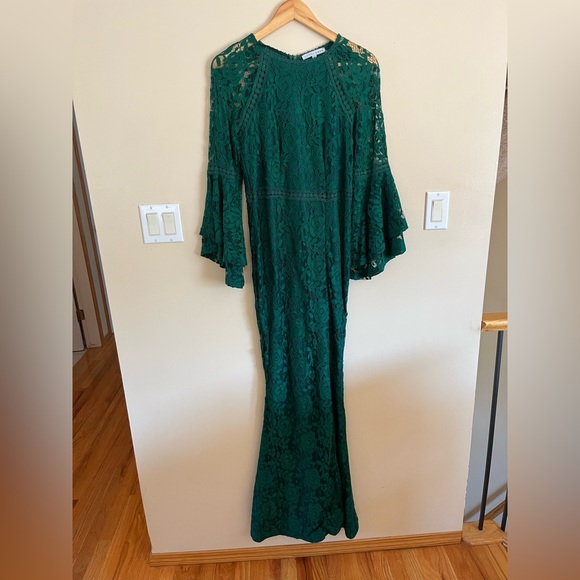 Green lace dress with side slit - Picture 3 of 3